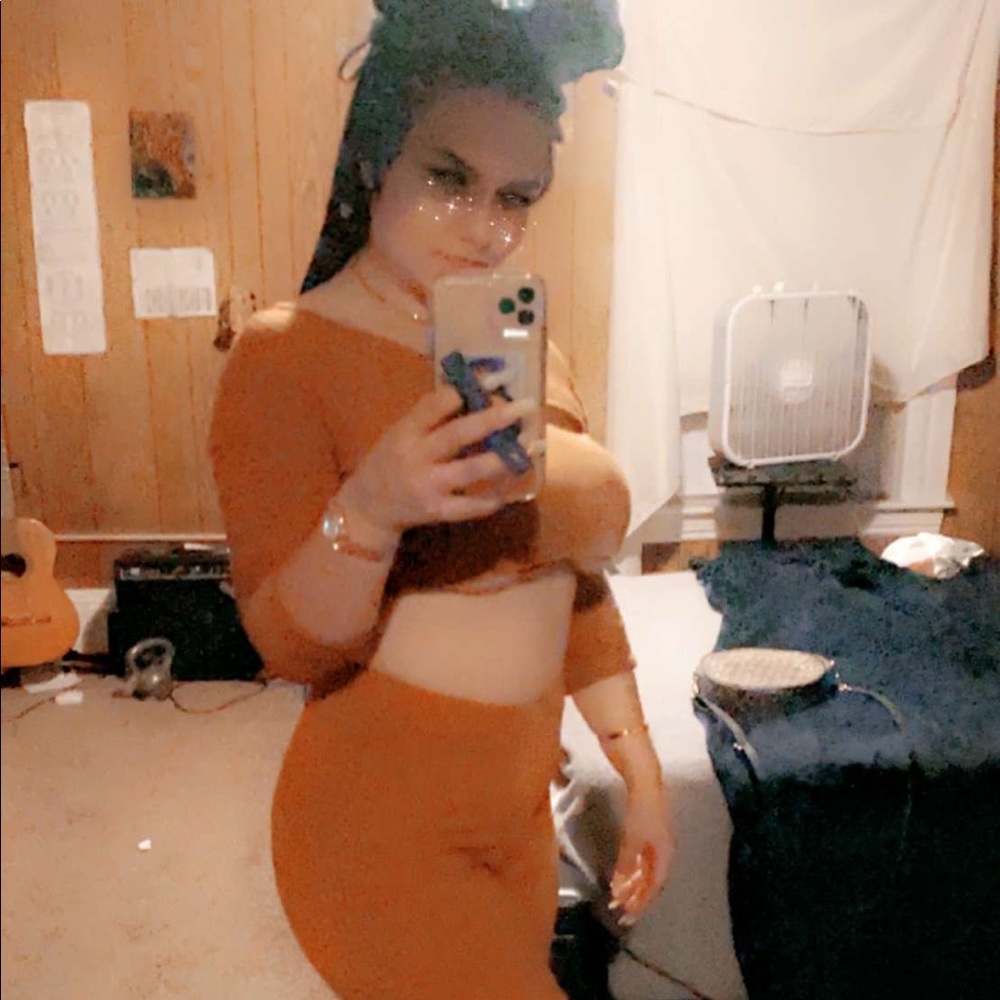 Meet your Posher, Elizabeth